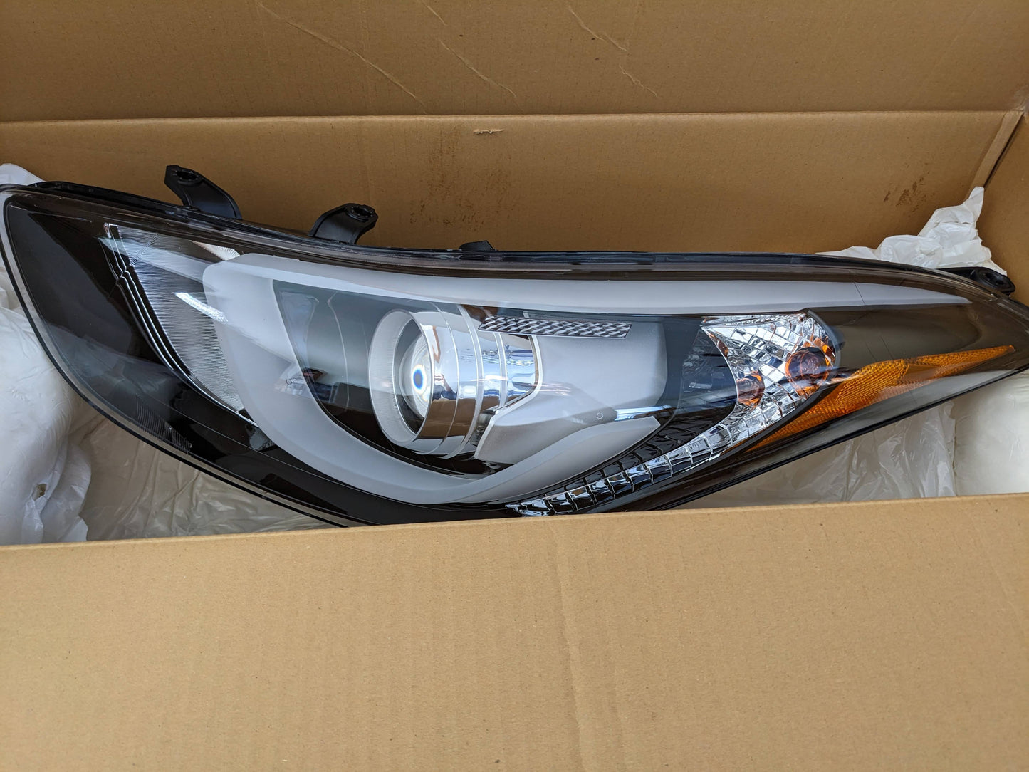 TYC 20-9618-00 Headlight Assembly Left Side, fits HYUNDAI ELANTRA 13-16